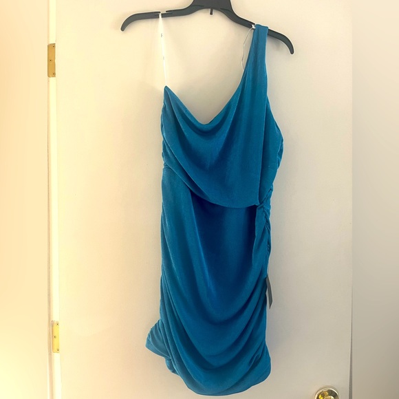 Semi Formal Dress - Picture 4 of 6
